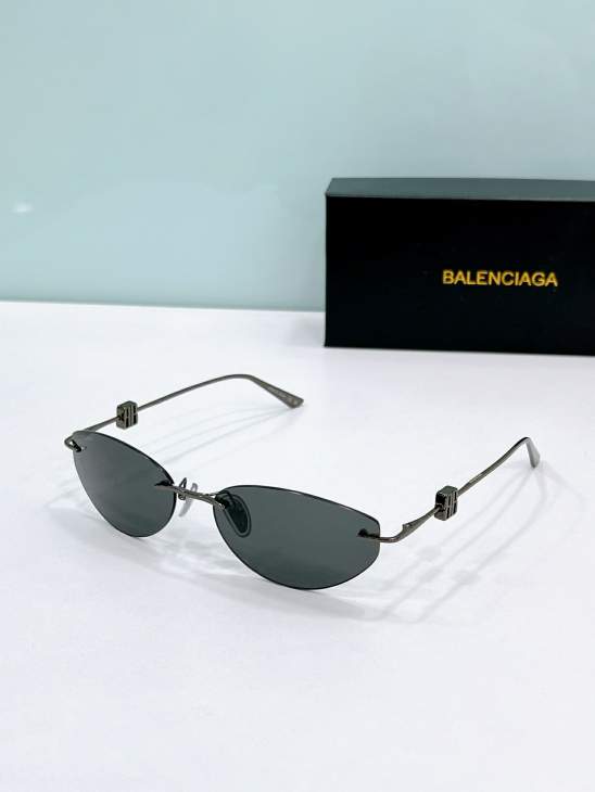 Picture of Balenciaga Sunglasses _SKUfw79568471fw